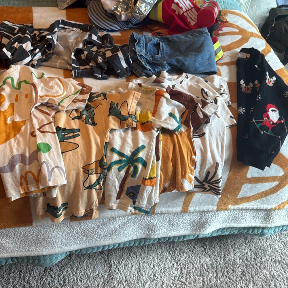 1 Jeans 5 Tees 1 Button 1 Sweater